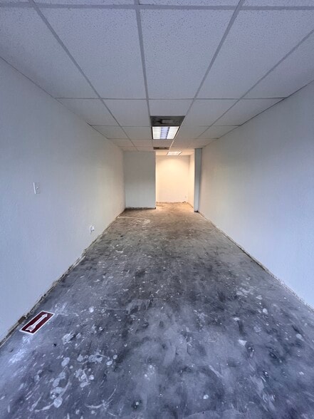 More Photos Of 5387 L B McLeod Rd, Orlando Warehouse For Sale