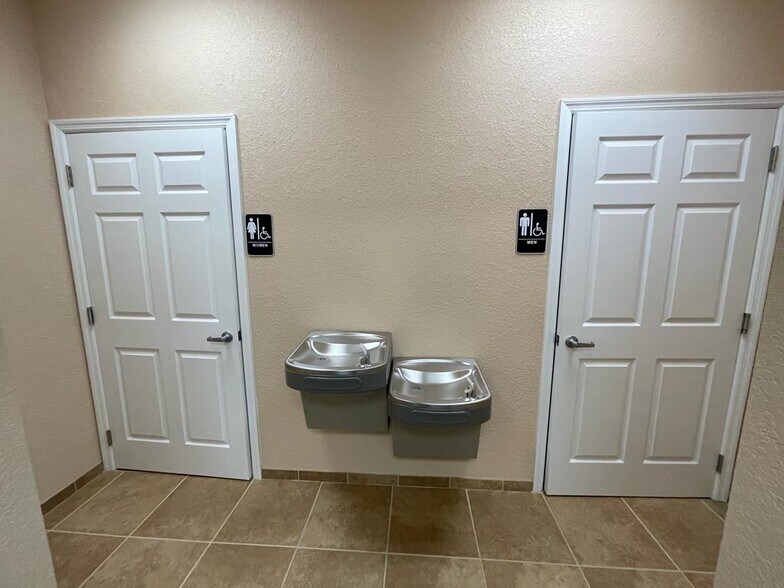 More Photos Of 2010 NE 14th St, Ocala Office For Lease