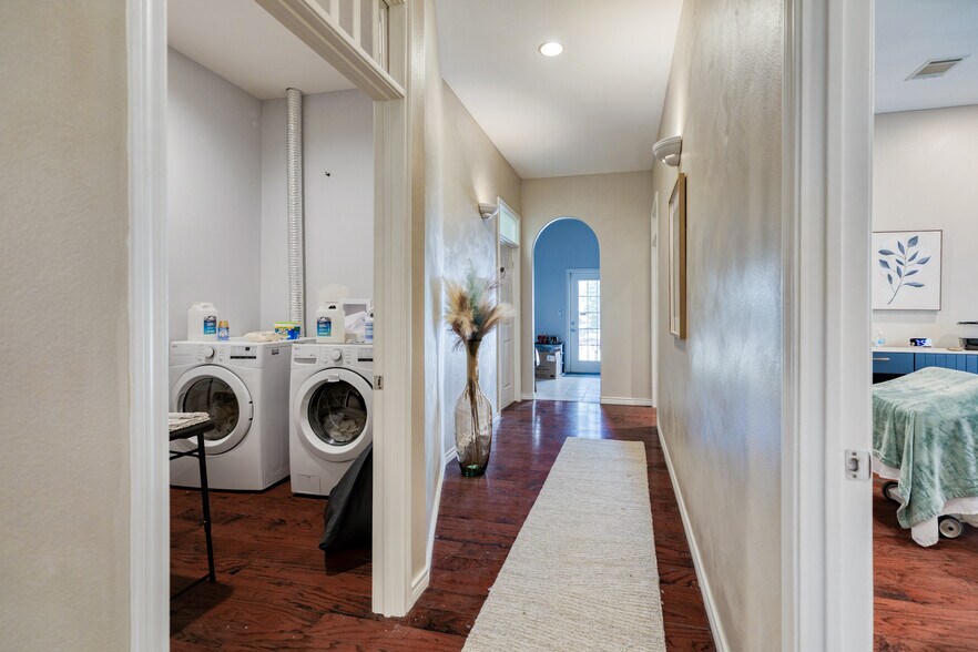 More Photos Of 12335 Hymeadow Dr, Austin Office For Sale