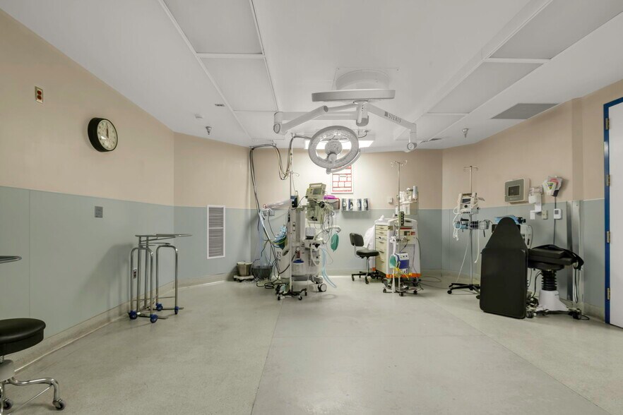 More Photos Of 1767 & 1781 Metromedical Dr, Fayetteville Medical For Sale