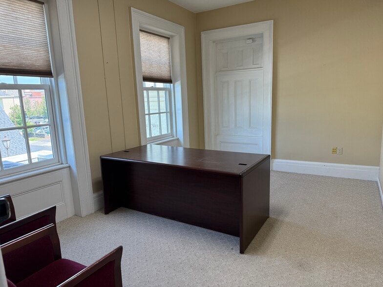 More Photos Of 27 Main St, Kingston Bank For Sale