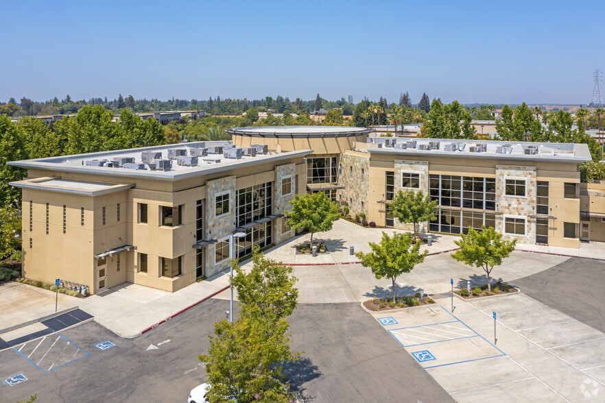 Primary Photo Of 7600-7604 N Palm Ave, Fresno Office For Lease