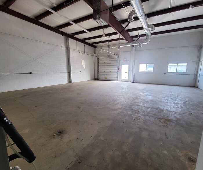 More Photos Of 39 McWhirt Loop, Fredericksburg Warehouse For Sale