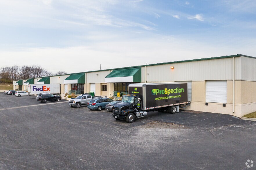 More Photos Of 1053-1071 W Innovation Dr, Kearney Warehouse For Lease