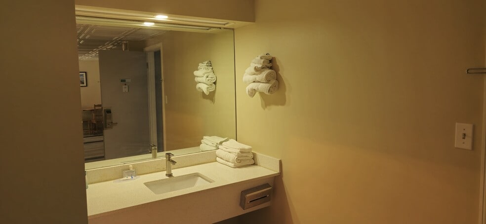 More Photos Of 3111 N US 23, Oscoda Hotel For Sale