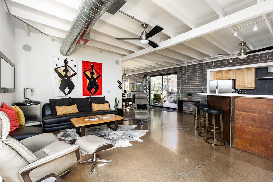 More Photos Of 19848 N Cave Creek Rd, Phoenix Office For Sale