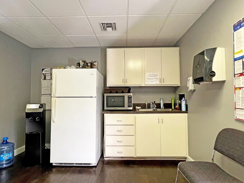 More Photos Of 25 W Anapamu St, Santa Barbara Office For Lease