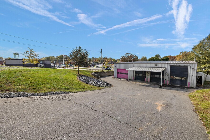 More Photos Of 270 Us Highway 321 NW, Hickory Auto Repair For Sale