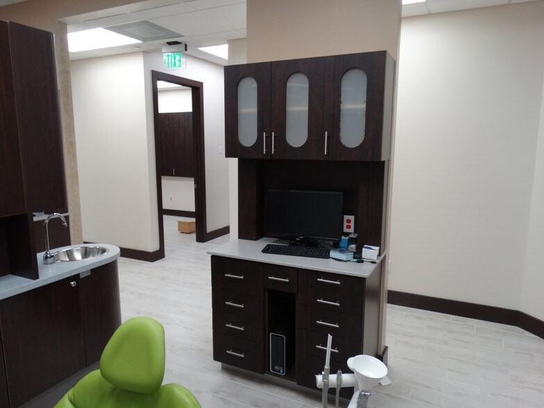 More Photos Of 6051-6095 W Commercial Blvd, Tamarac Medical For Sale