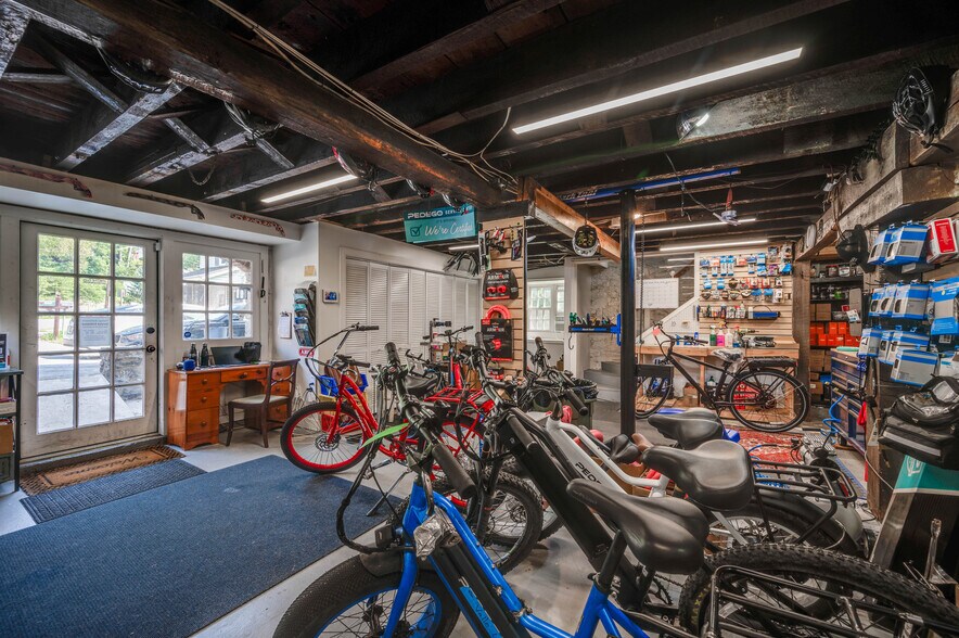 More Photos Of 1901 Monkton Rd, Monkton Storefront Retail Office For Sale