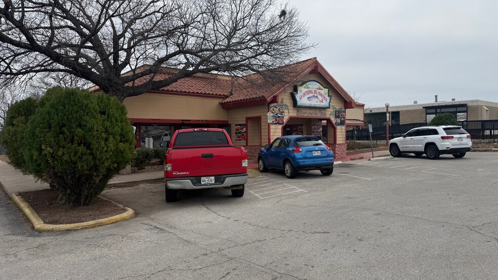 More Photos Of 2313 IH 35, Austin Restaurant For Lease