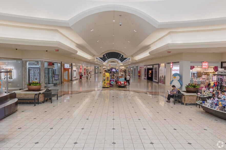 More Photos Of 86-750 W 14 Mile Rd, Troy Unknown For Lease