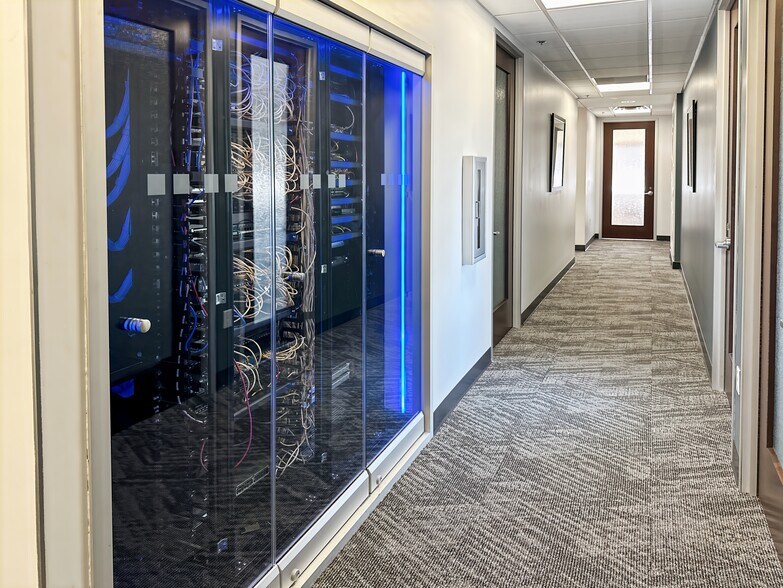 More Photos Of 6991 E Camelback Rd, Scottsdale Coworking Space