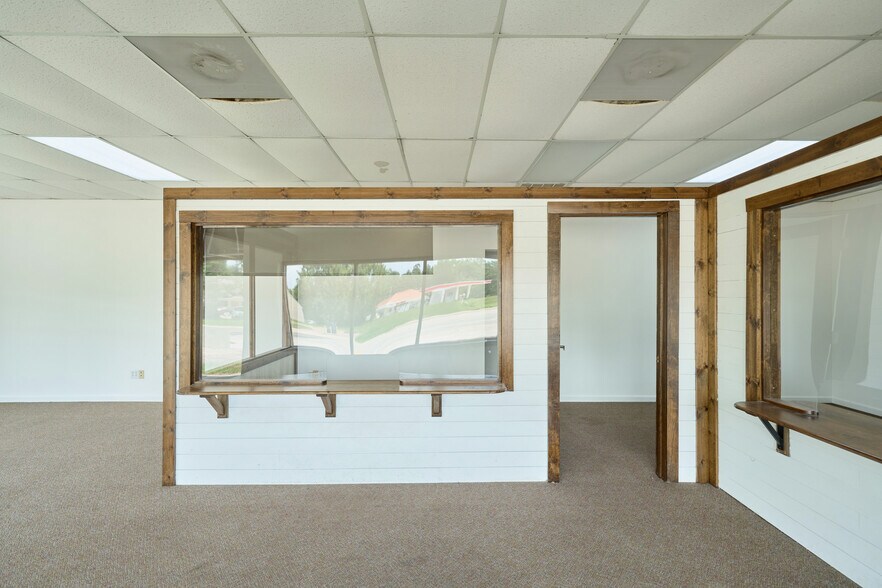 More Photos Of 182 S FM 356, Onalaska Office For Sale