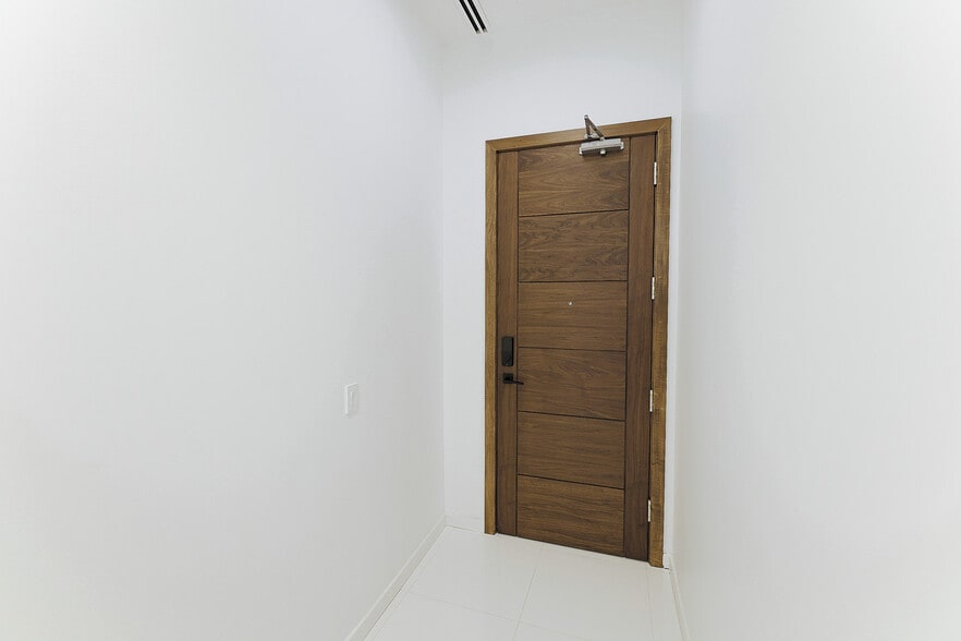 More Photos Of 400 S Old Woodward Ave, Birmingham Apartments For Sale