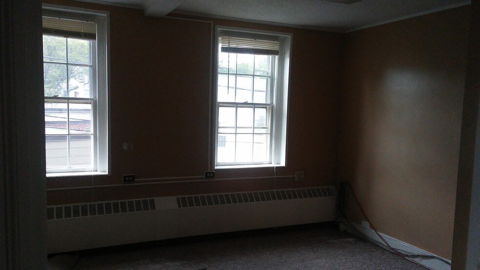 More Photos Of 12 Main St, Essex Office For Lease