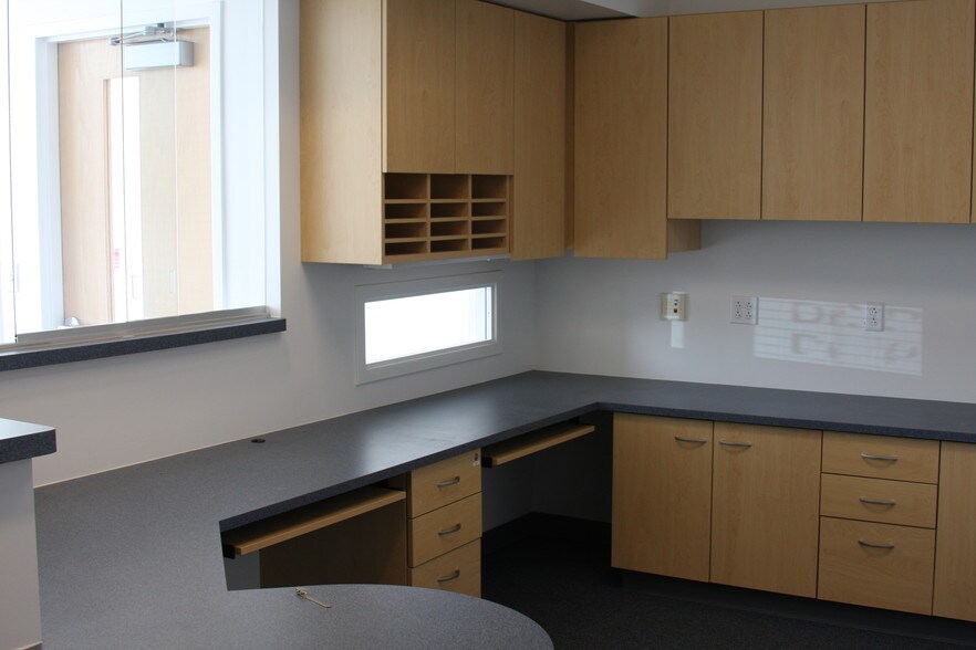 More Photos Of 108 Valley Dr, Elburn Storefront For Lease