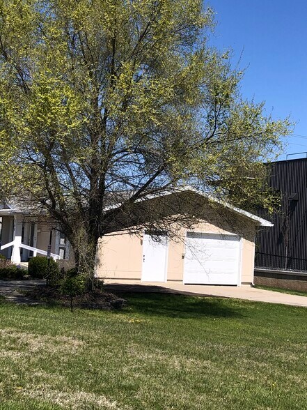 More Photos Of 500-740 W Lincoln Ave, Goshen Unknown For Lease