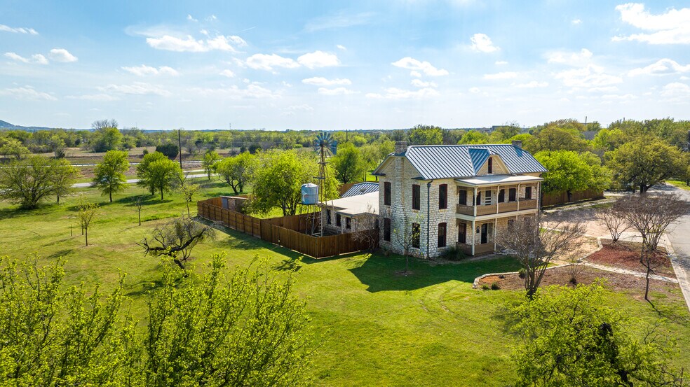 More Photos Of 703 Spring St, Granbury Lodge Meeting Hall For Sale