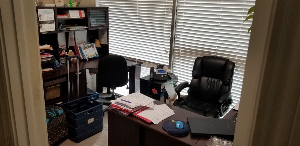 More Photos Of 2115 61st St, Galveston Storefront Retail Office For Lease