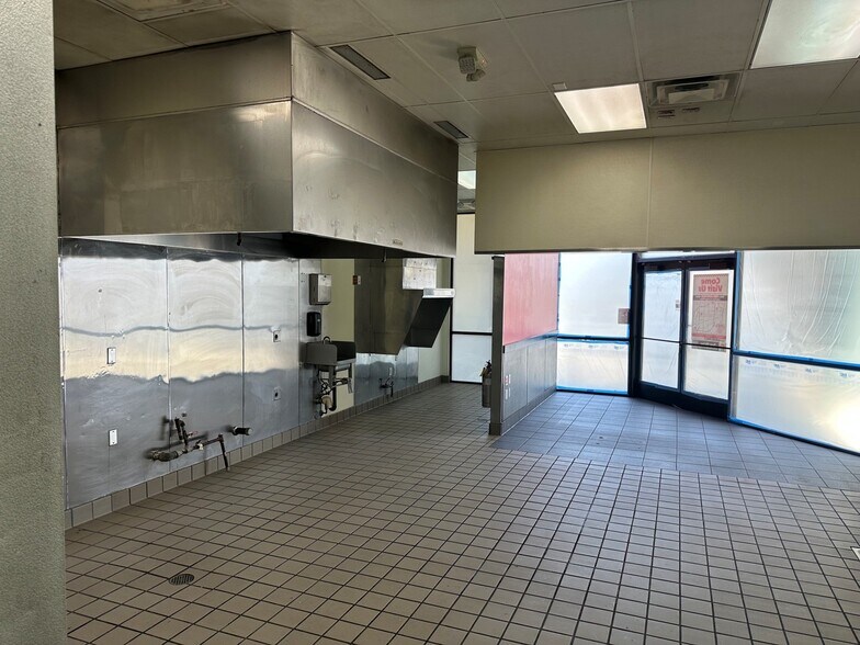 More Photos Of 3902 Pacific Coast Hwy, Torrance Unknown For Lease