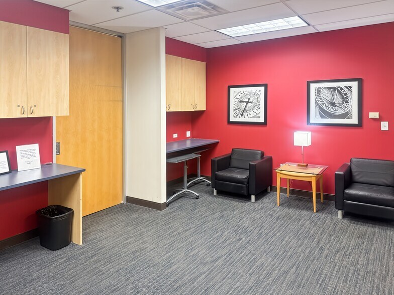 More Photos Of 100 Chesterfield Business Pky, Chesterfield Coworking Space