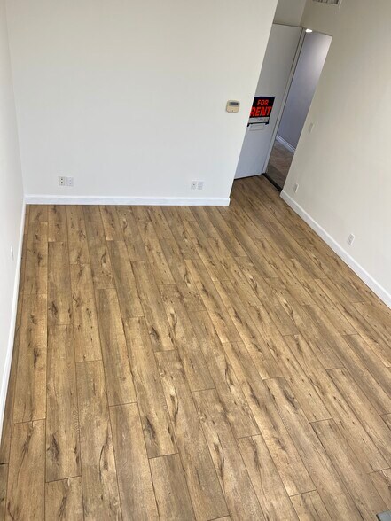 More Photos Of 2333 E Coast Hwy, Corona Del Mar Storefront Retail Office For Lease