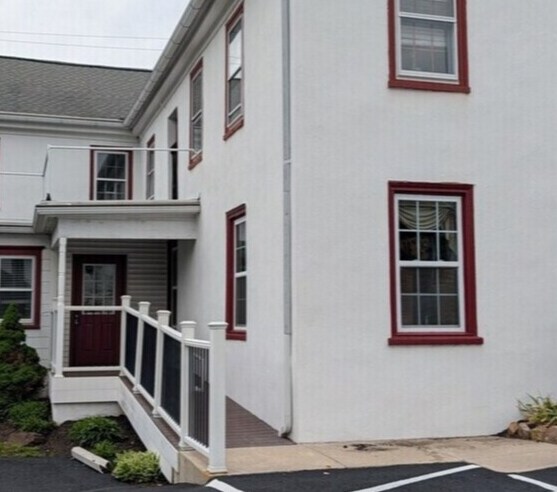 More Photos Of 46 Hilltown Pike, Line Lexington Office For Sale
