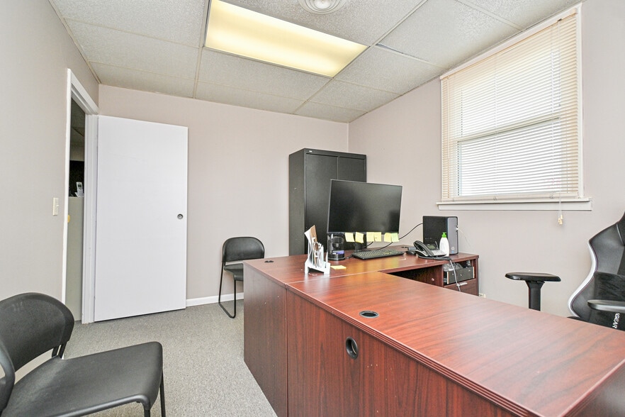 More Photos Of 8240 Clara Ave, Cincinnati Office For Sale