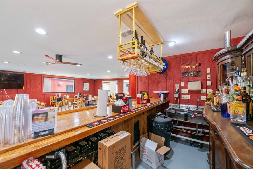 More Photos Of 7386 Mt Carmel Rd, Decaturville Convenience Store For Sale