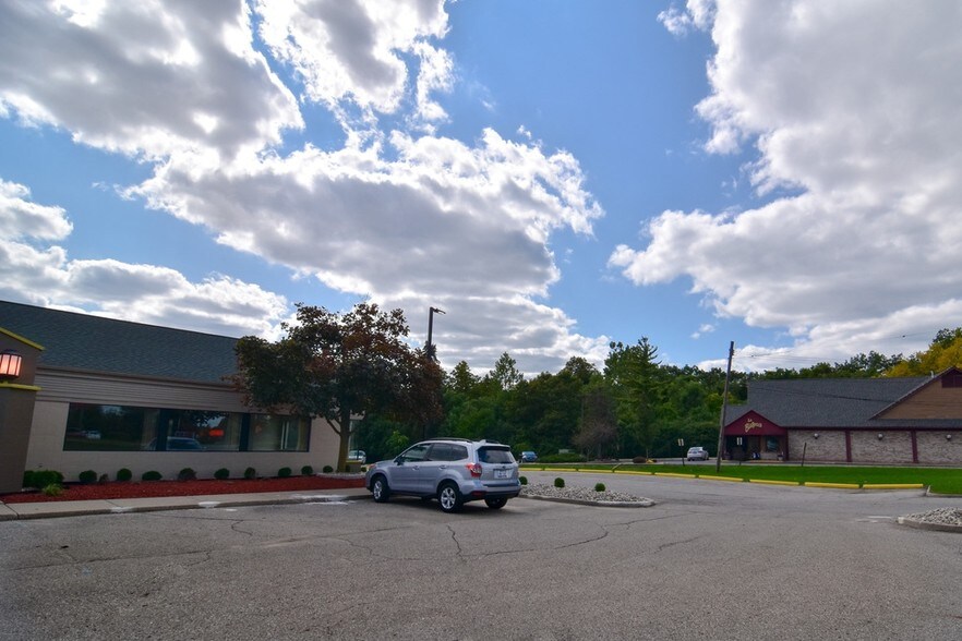 More Photos Of 39319 Plymouth Rd, Livonia Office For Lease