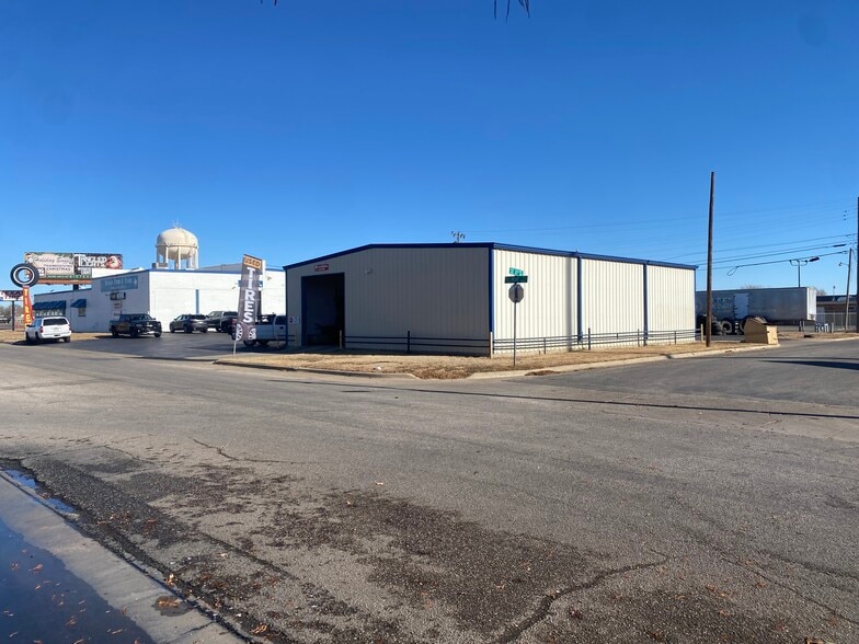 More Photos Of 3007 S Fillmore St, Amarillo Warehouse For Lease