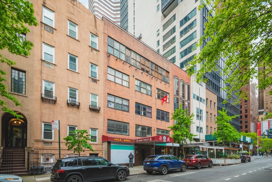 More Photos Of 216 E 49th St, New York Office For Lease