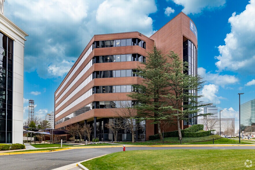 More Photos Of 8260 Greensboro Dr, McLean Office For Lease