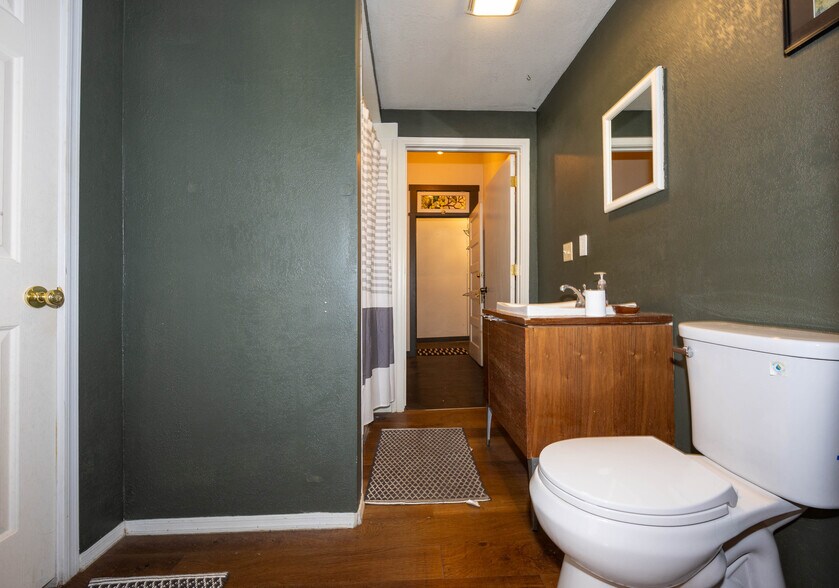 More Photos Of 2 Naco Rd, Bisbee Office For Sale