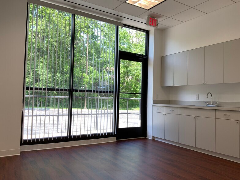 More Photos Of 643 Route 211E, Middletown Storefront Retail Office For Lease