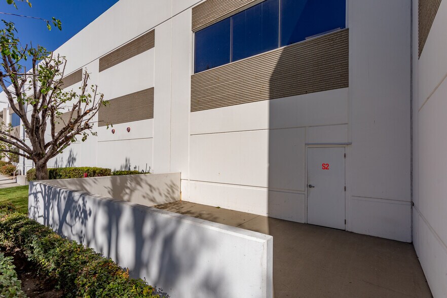 More Photos Of 10730 Bell Ct, Rancho Cucamonga Warehouse For Lease
