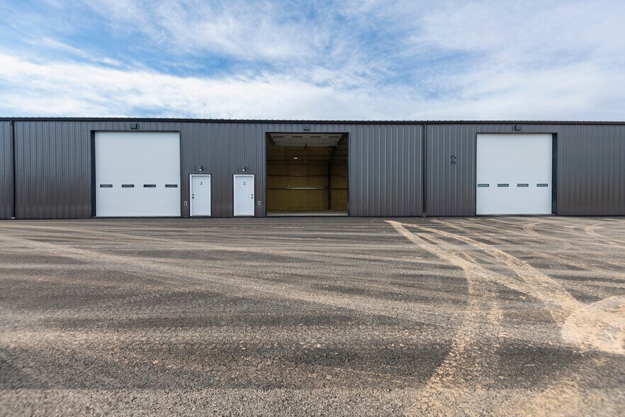 More Photos Of 2721 Wylie Dr, East Helena Flex For Sale