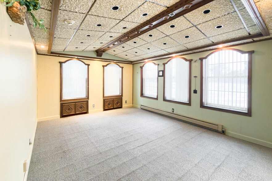 More Photos Of 6902 Chicago Rd, Warren Schools For Sale