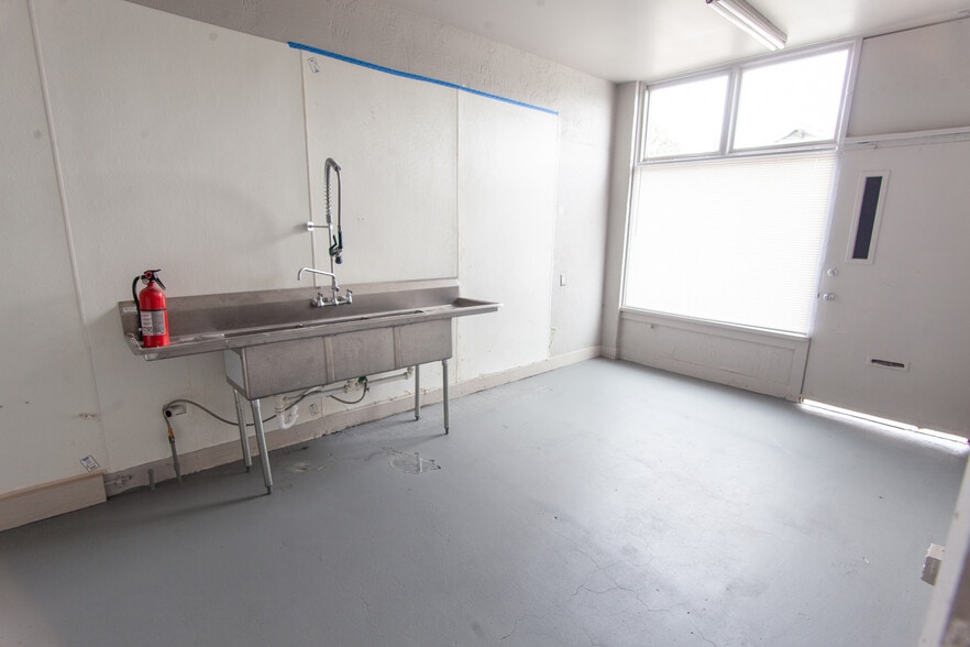 More Photos Of 1200-1218 N Killingsworth St, Portland Storefront For Sale