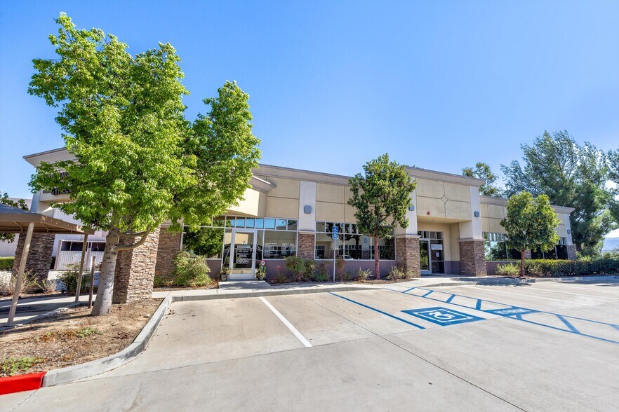 More Photos Of 27871 Smyth Dr, Santa Clarita Medical For Sale