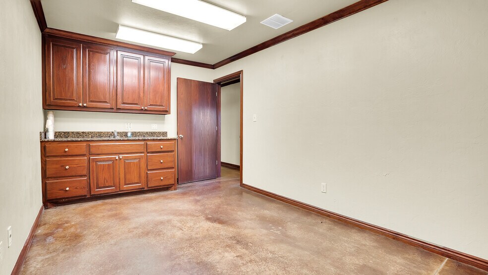 More Photos Of 2301 S Highway 77, Pauls Valley Industrial For Sale