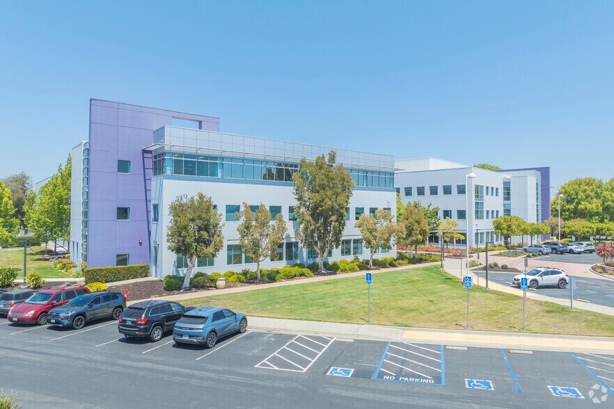 More Photos Of 7999 Gateway Blvd, Newark Unknown For Lease