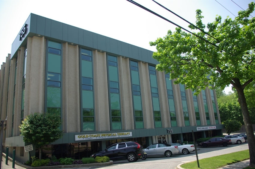 Primary Photo Of 755 New York Ave, Huntington Medical For Lease