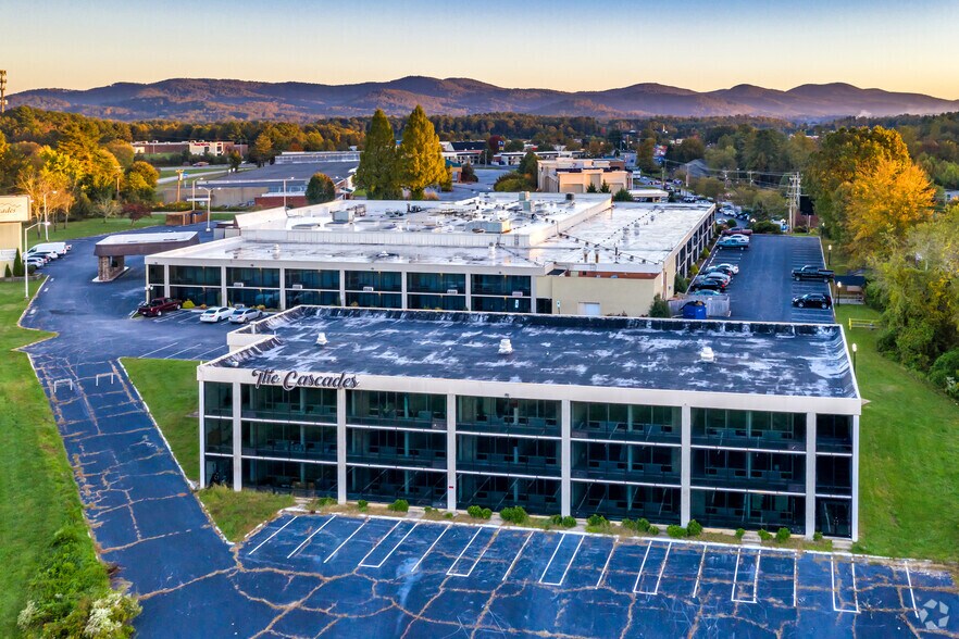More Photos Of 201 Sugarloaf Rd, Hendersonville Hotel For Sale