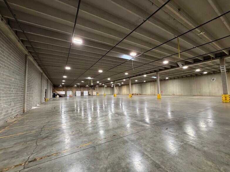 More Photos Of 177 Stine Ln, Winchester Distribution For Lease