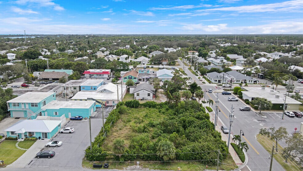 More Photos Of 9025 SE Bridge Rd, Hobe Sound Freestanding For Sale