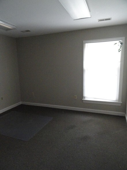 More Photos Of 4102 George Washington Mem Hwy, Yorktown Office For Lease