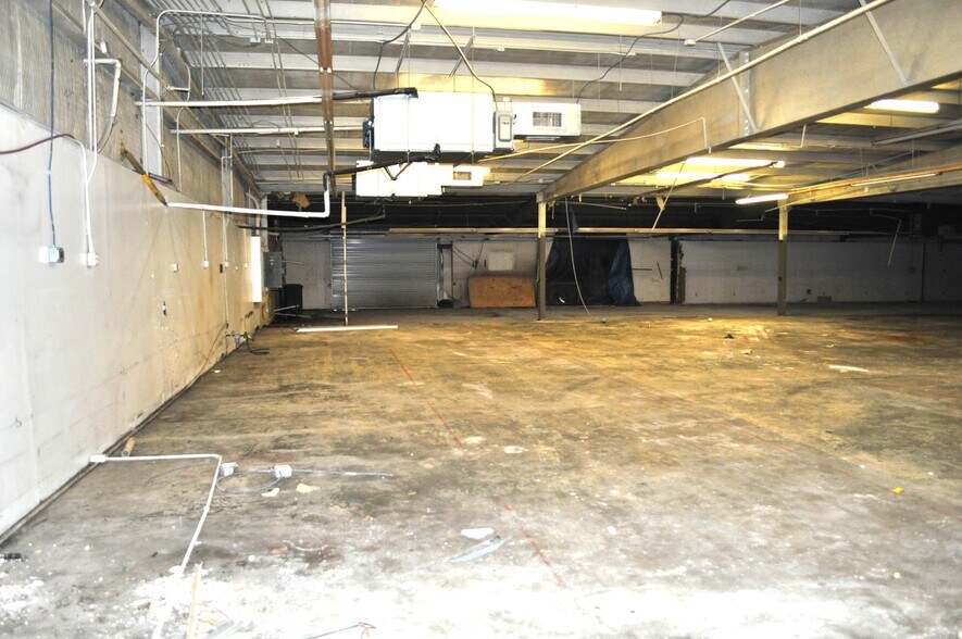 More Photos Of 1501 S Blue Bell Rd, Brenham Warehouse For Sale