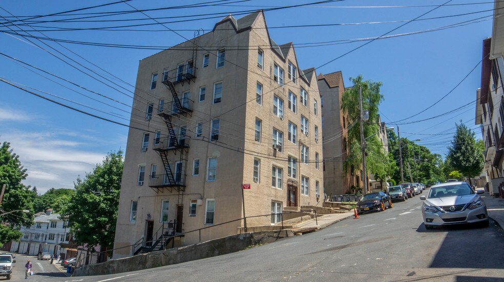 Primary Photo Of 29 Avon Pl, Staten Island Apartments For Sale